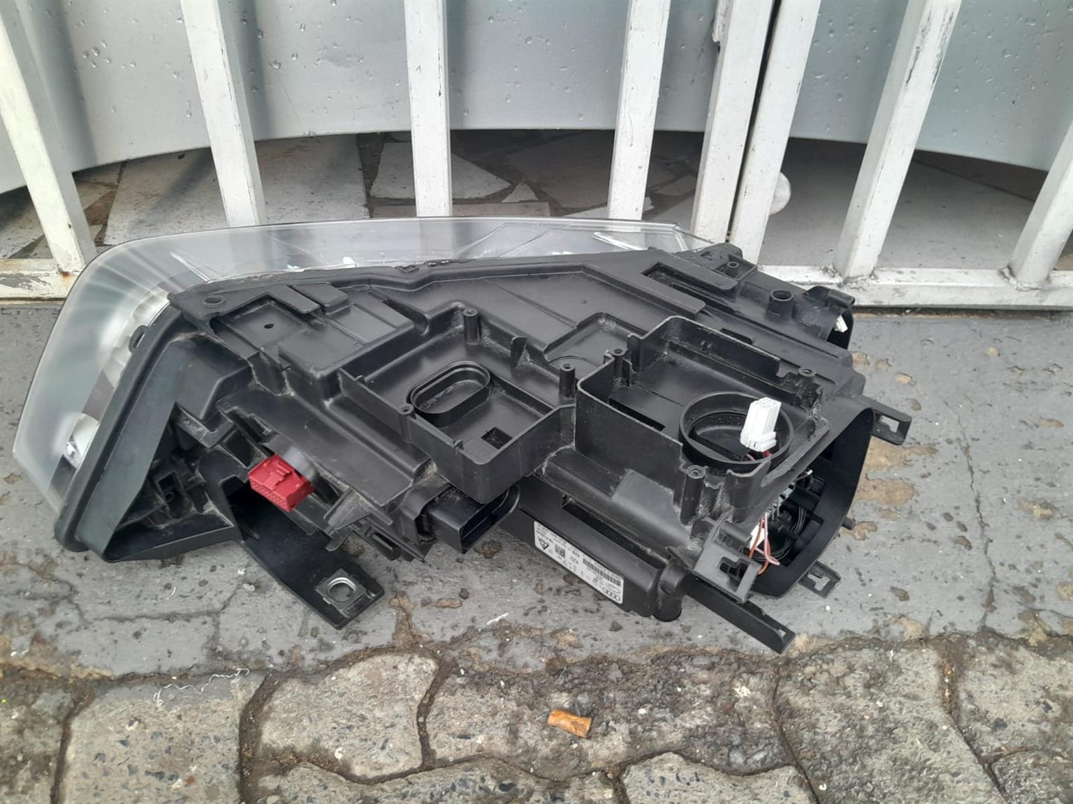 2012-2015 AUDI Q3 LEFT SIDE HEADLIGHT FOR SALE - Private Seller 2012-2015 AUDI Q3 LEFT SIDE HEADLIGHT FOR SALE - Private Seller