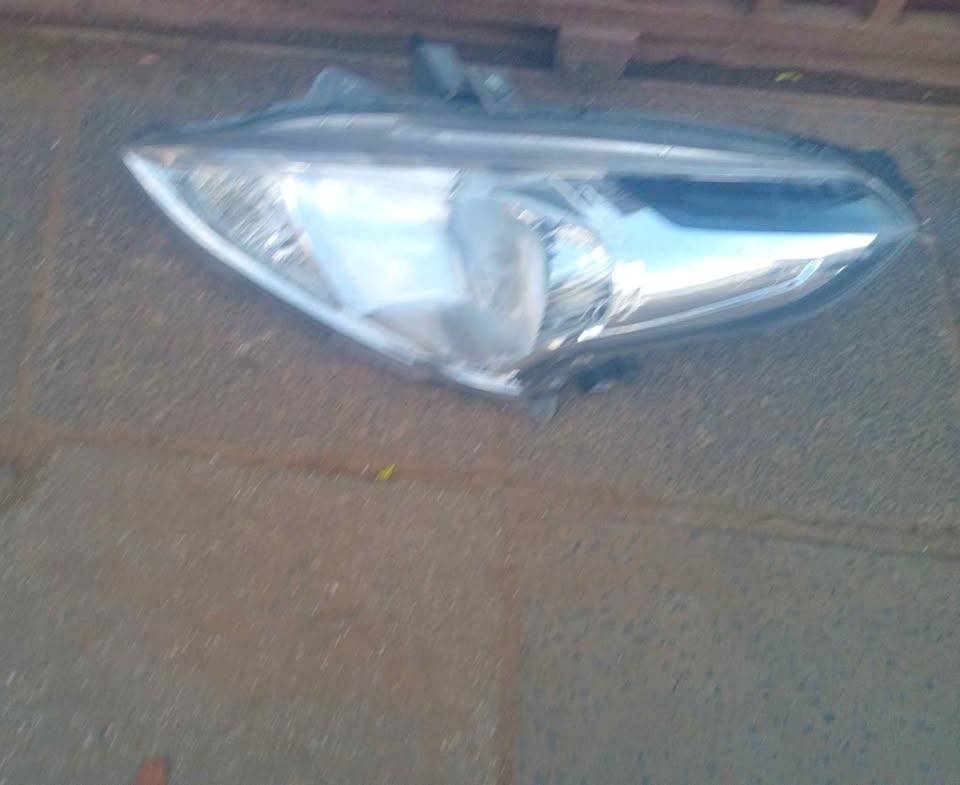 NISSAN ALMERA LEFT SIDE HEADLIGHT - Private Seller NISSAN ALMERA LEFT SIDE HEADLIGHT - Private Seller