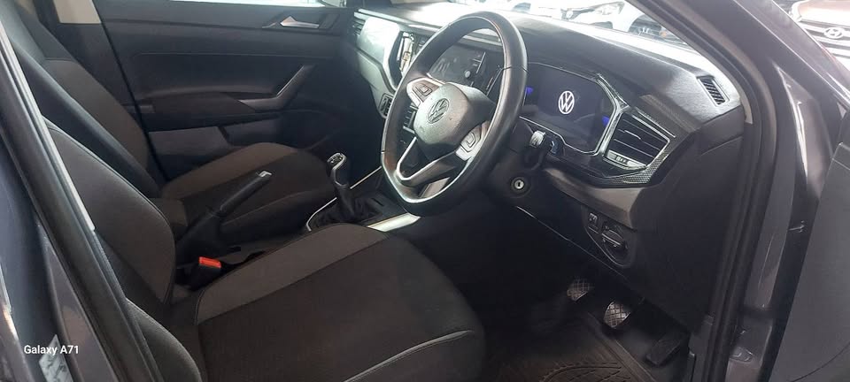 Volkwogen Polo 9 1.0 Tsi Comfortline manual petrol