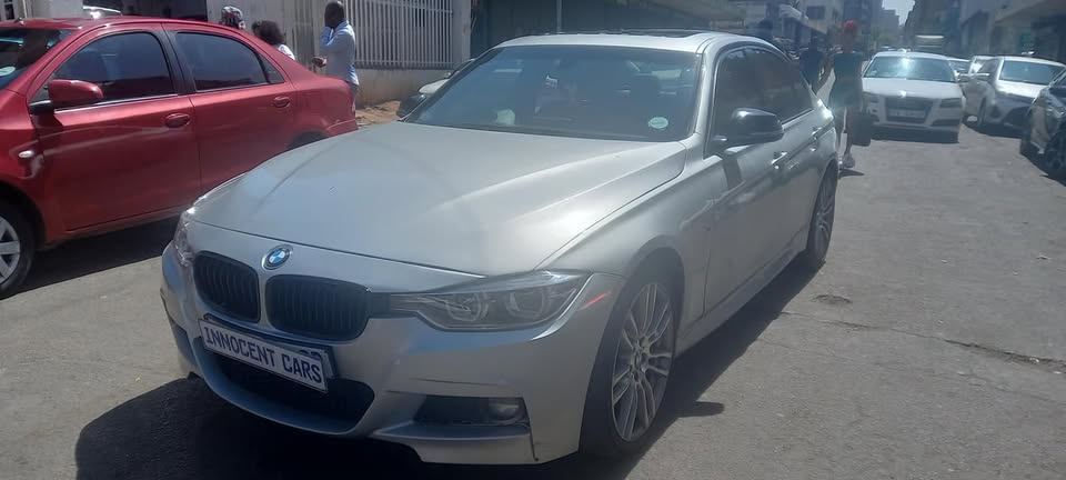 2016 BMW 318i M-SPORT 82,000KM, SILVER COLOUR, SUNROOF, LEATHER SEATS