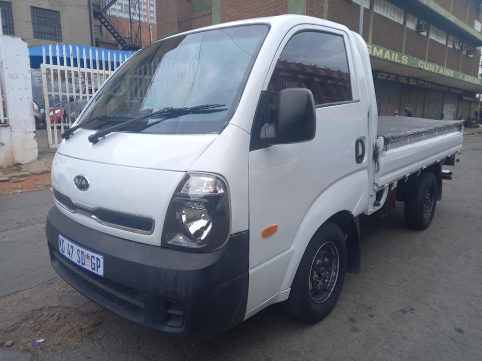 2013 KIA K2700 DIESEL, MANUAL TRANSMISSION, WHITE COLOUR, MILEAGE 95000KM