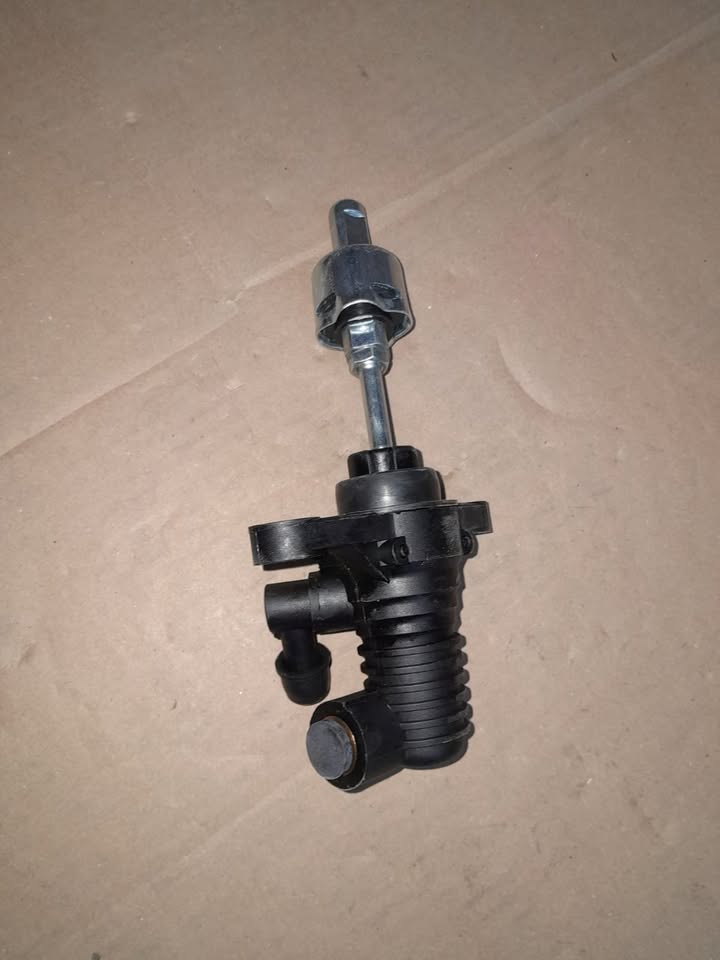 TOYOTA FORTUNER HILUX MASTER CYLINDER FOR SALE - Private Seller TOYOTA FORTUNER HILUX MASTER CYLINDER FOR SALE - Private Seller
