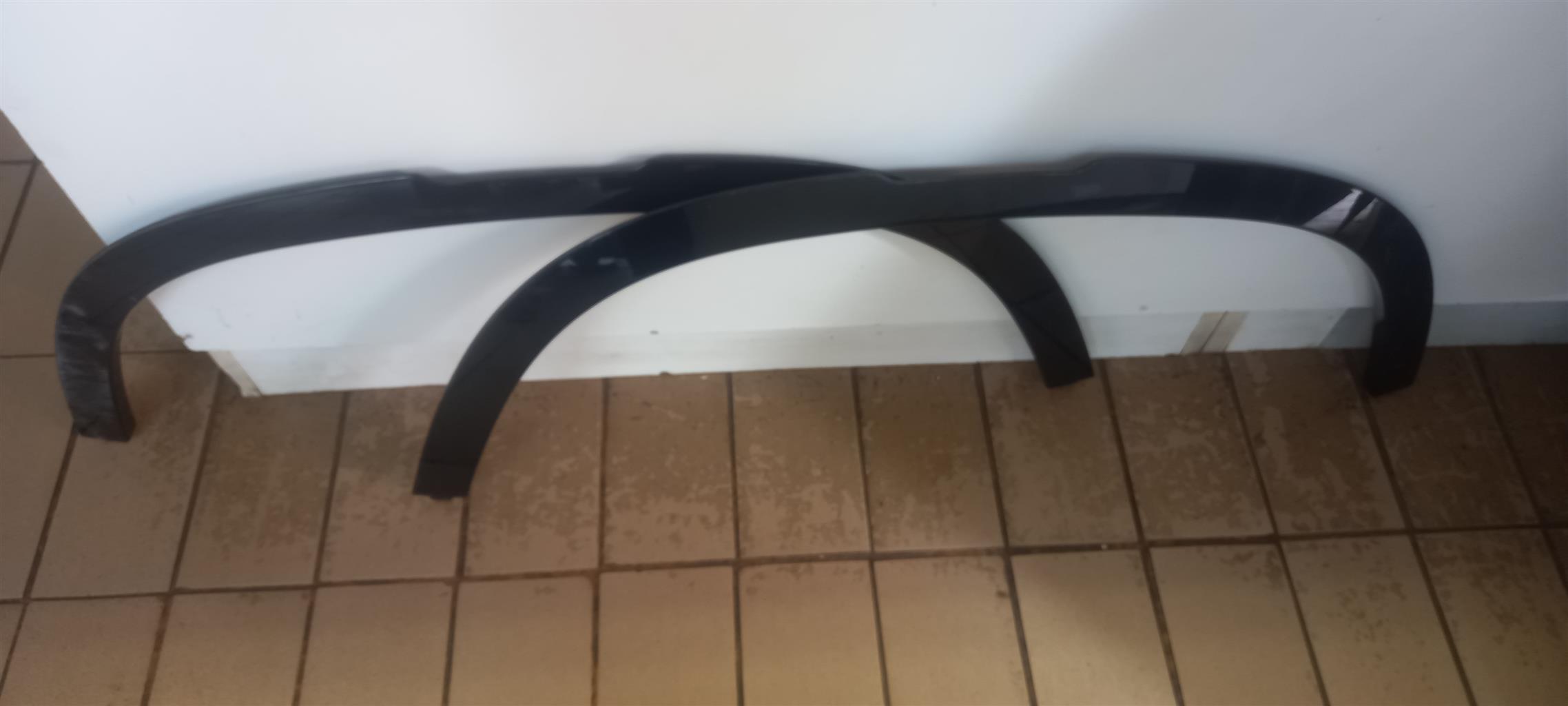 2019 BLACK GLOSS LAND ROVER DEFENDER WHEEL ARCHES LEFT AND RIGHT - Private Seller 2019 BLACK GLOSS LAND ROVER DEFENDER WHEEL ARCHES LEFT AND RIGHT - Private Seller