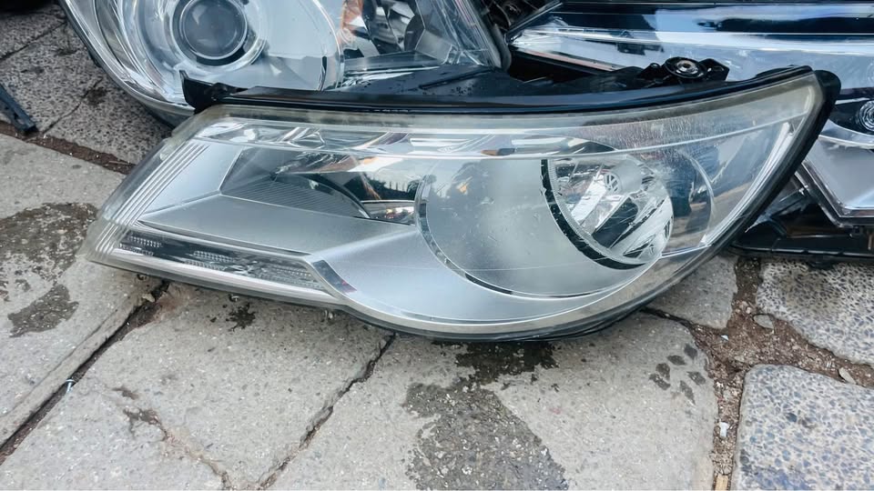 VW Tiguan headlight 2007/11