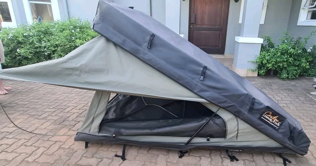 Custom Leisure Tech LYTE (Quick Pitch) Rooftop Tent Junk Mail
