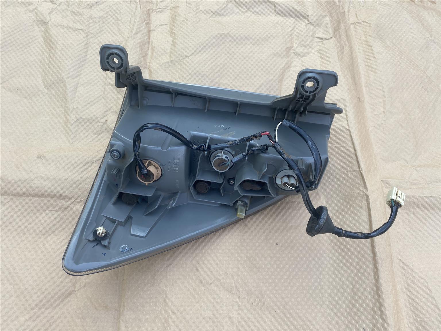 2010 DAIHATSU TERIOS TAIL LIGHT RIGHT SIDE FOR SALE. IN PRISTINE CONDITION - Private Seller