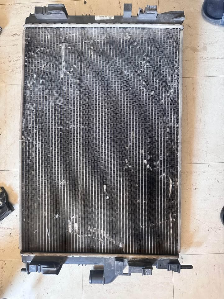 Renault Duster, Sandero and Logan Manual petrol radiator - Private Seller Renault Duster, Sandero and Logan Manual petrol radiator - Private Seller