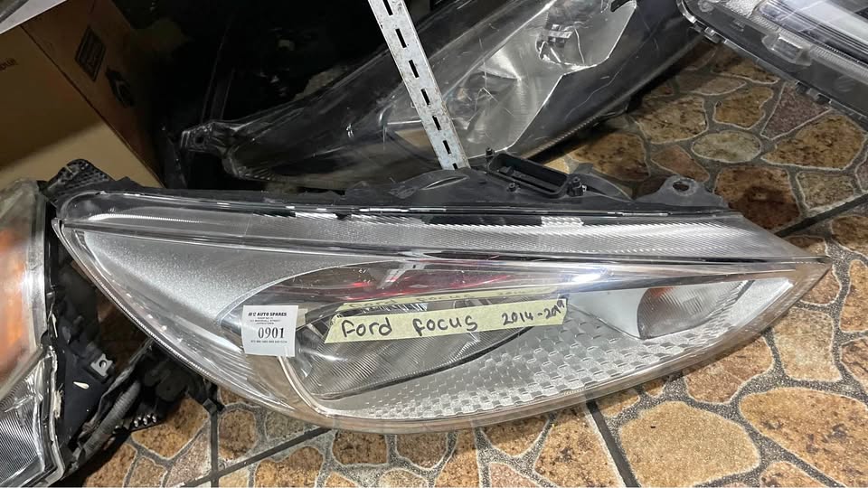 Ford Focus headlight - Private Seller Ford Focus headlight - Private Seller