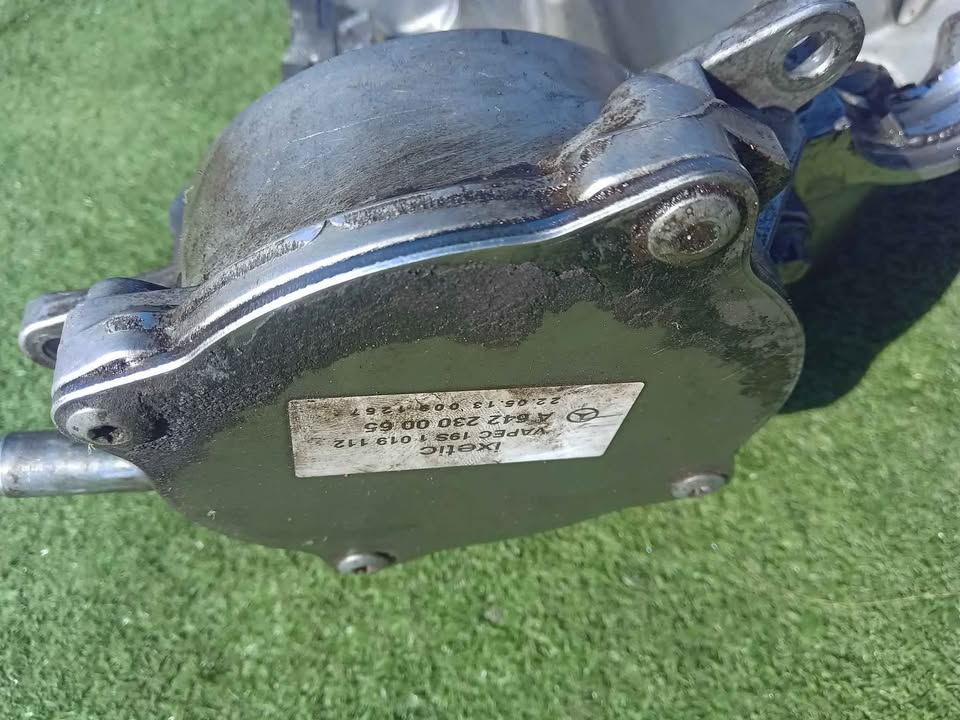 MERCEDES BENZ OM642 3.0 DIESEL ENGINE VACUUM PUMP FOR SALE W164/ SPRINTER /W204 /W212/ VITO