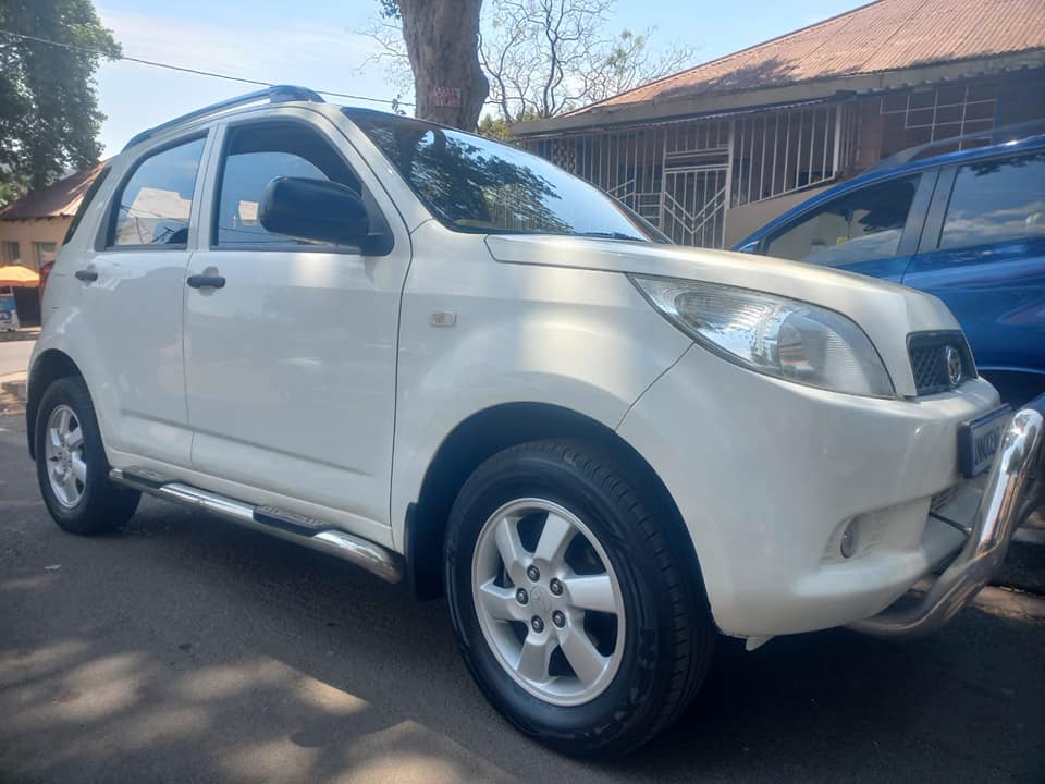 2008 DAIHATSU TERIOS 1.3 PETROL, WHITE COLOR, MILEAGE