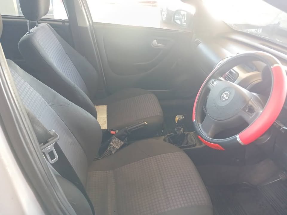 2006 OPEL CORSA GAMA 1.4 Transmission: Manual Mileage: 92000km Fueltype: Petrol Silver