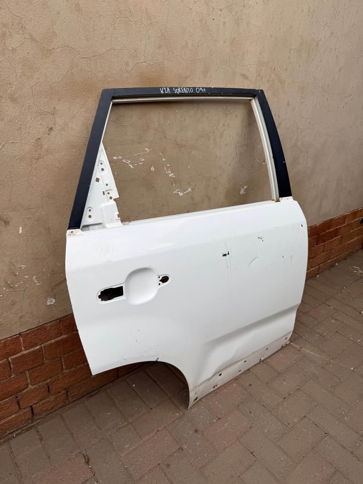 Kia Sorento Right Rear Door - Private Seller Kia Sorento Right Rear Door - Private Seller