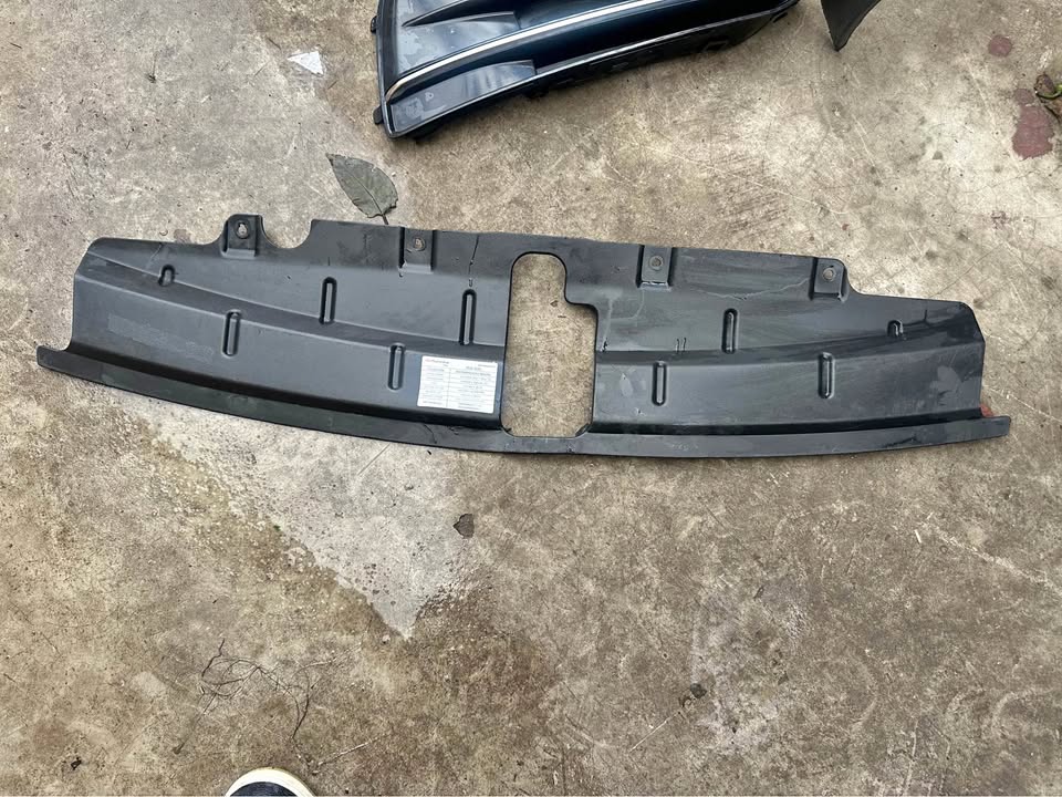 Mahindra TUV300 too cradle radiator cover - Private Seller Mahindra TUV300 too cradle radiator cover - Private Seller