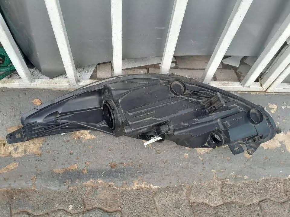 2013-2016 FORD FIESTA RIGHT SIDE HEADLIGHT FOR SALE