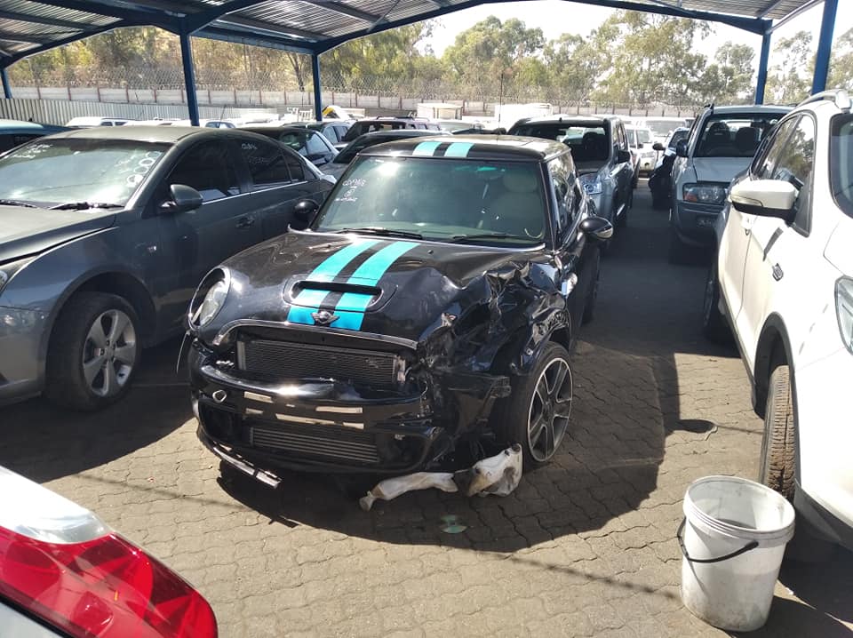 MINI Cooper s accident , engine starts - Private Seller MINI Cooper s accident , engine starts - Private Seller
