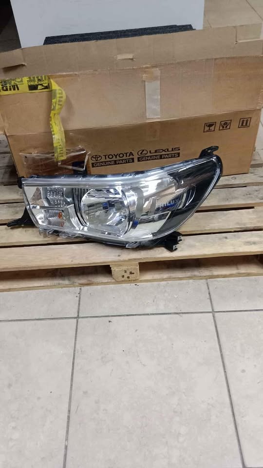 New 2017 Toyota gd6 left headlight - Private Seller