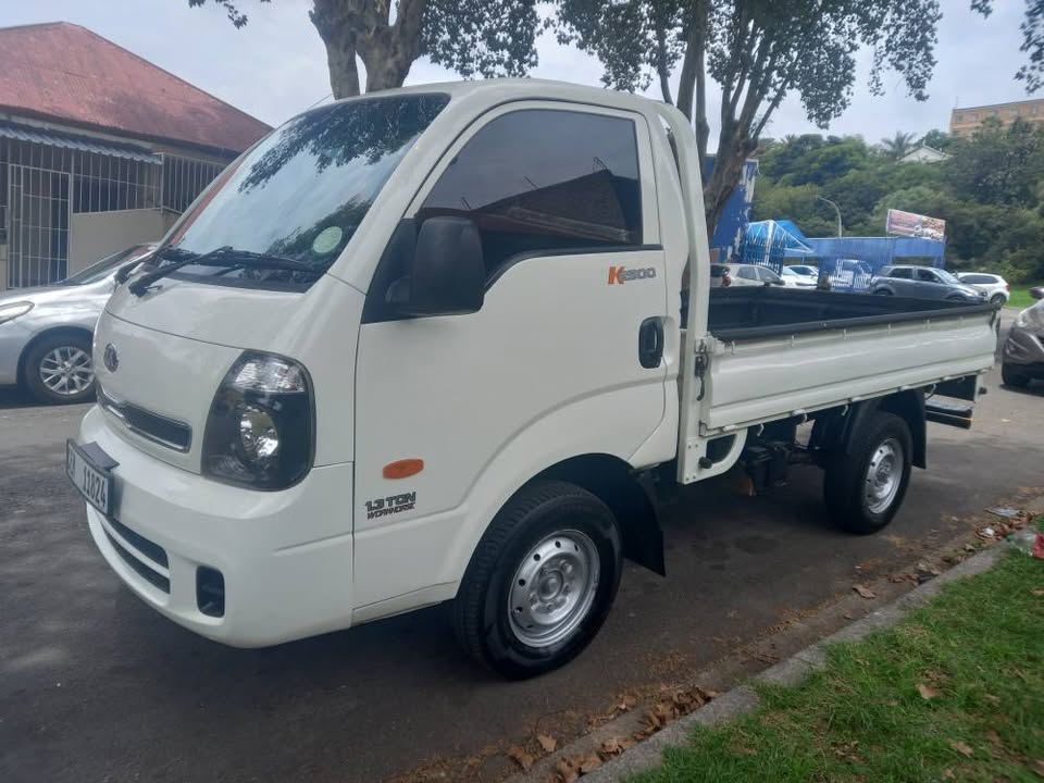 2017 Kia k2500 Diesel, Manual, White