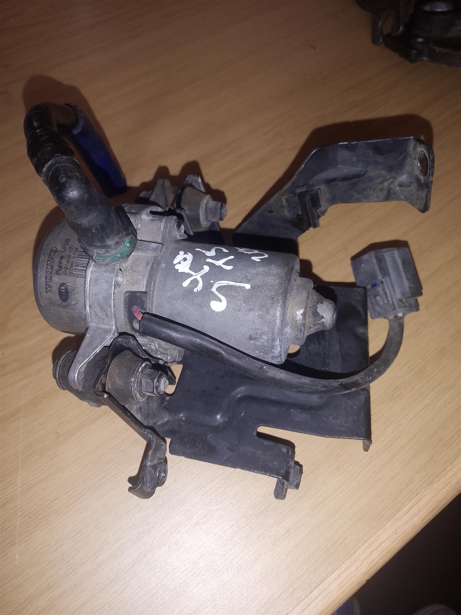 VOLVO S40 T5 2005 VACUUM PUMP AVAILABLE FOR SALE (DELIVERY COUNTRY WIDE) - Private Seller VOLVO S40 T5 2005 VACUUM PUMP AVAILABLE FOR SALE (DELIVERY COUNTRY WIDE) - Private Seller