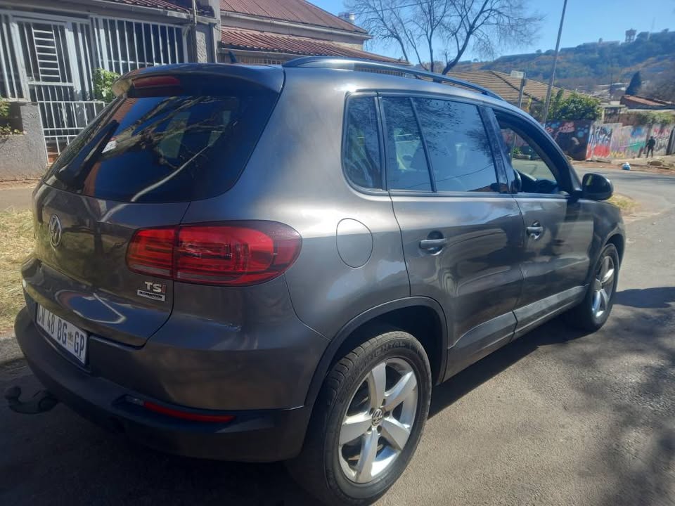 2014 VW Tiguan 2.0 Tsi Blue Motion Petrol, Manual, Grey, 75000kms
