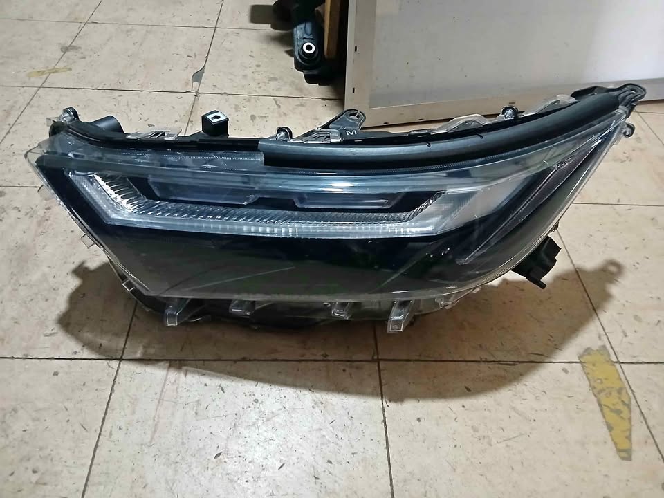 Toyota rav4 headlight - Private Seller Toyota rav4 headlight - Private Seller