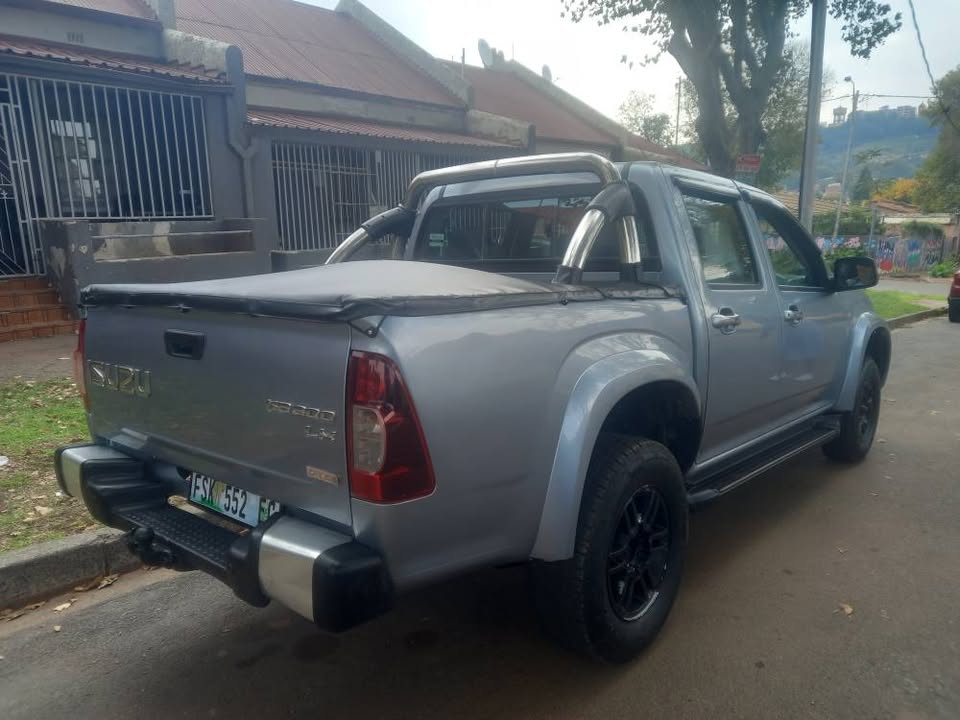 2011 Isuzu KB300 LX D-TEQ Double Cab Diesel, Manual, Blue, . Spare Key.