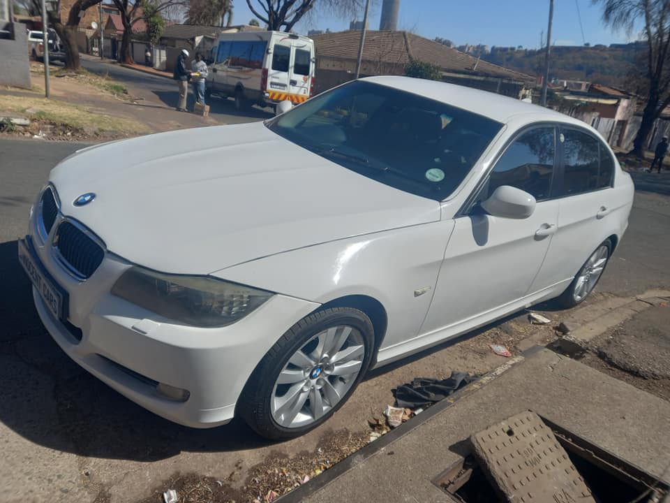 2009 BMW 320d E90 ENGINE DIESEL, AUTOMATIC, WHITE COLOR, MILEAGE 128000KMS