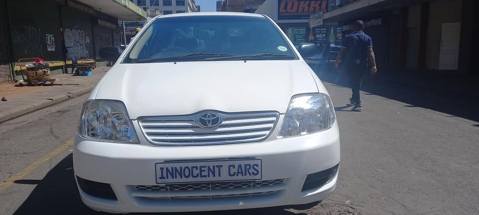 2005 TOYOTA COROLLA 1.6 GLE PETROL SEDAN, MANUAL, WHITE COLOUR