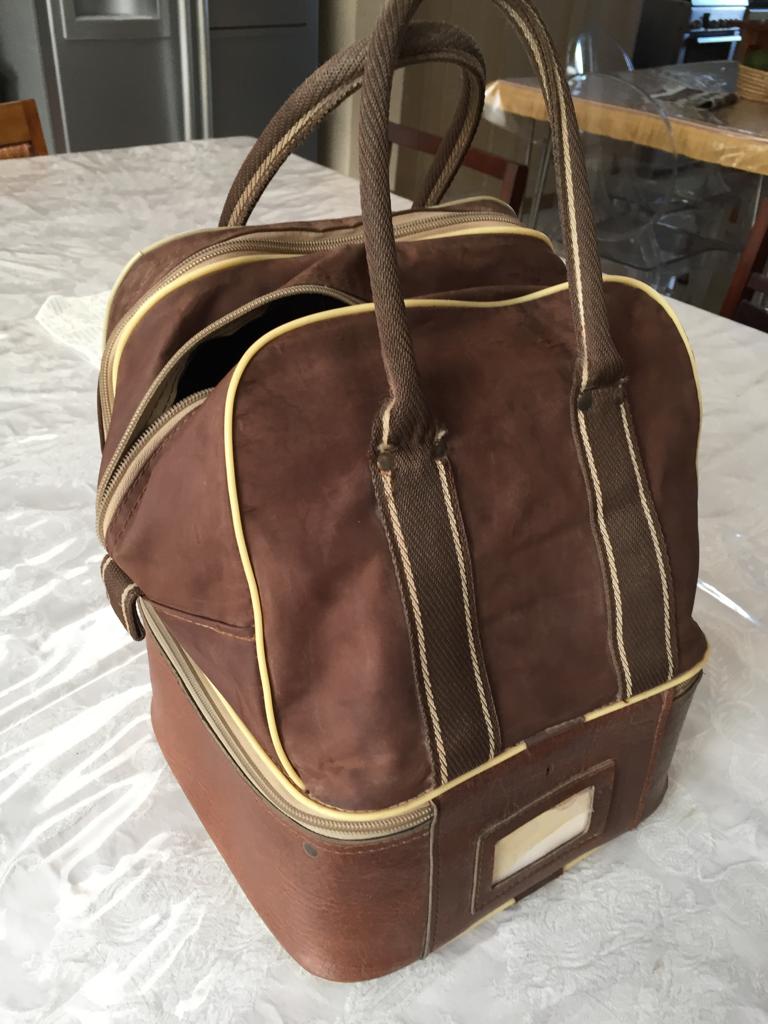 Size 1 Henselite Lawn Bowls – a set of 4 -in convenient carry bag