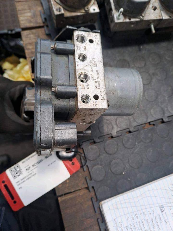 ABS Brakes Pump/Control Module - Ford Ranger 3.2 XLT T6 /T7 Mazda BT50 - Private Seller ABS Brakes Pump/Control Module - Ford Ranger 3.2 XLT T6 /T7 Mazda BT50 - Private Seller