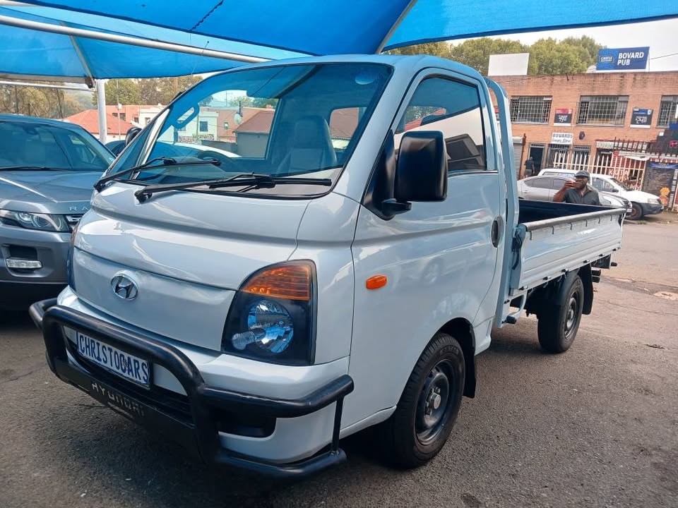 2015 model Hyundai H-100 manual transmission diesel 2.6 engine capacity mileage