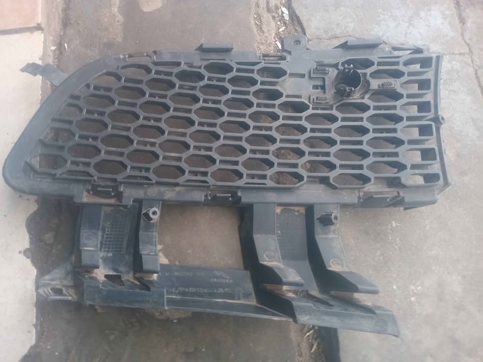 Jaguar XE Right-side side bumper cover - Private Seller