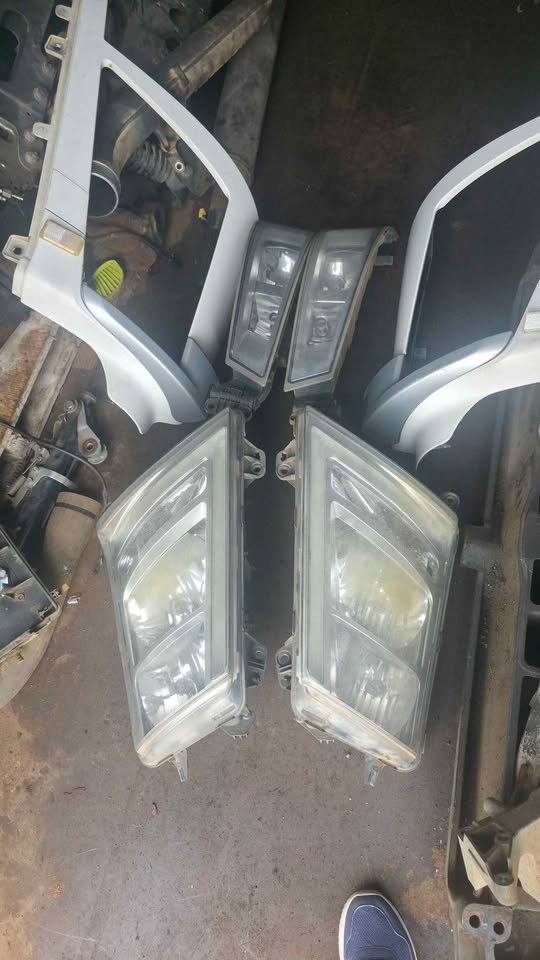 Volvo FH/FMX version 4 headlights&spot lights - Private Seller Volvo FH/FMX version 4 headlights&spot lights - Private Seller