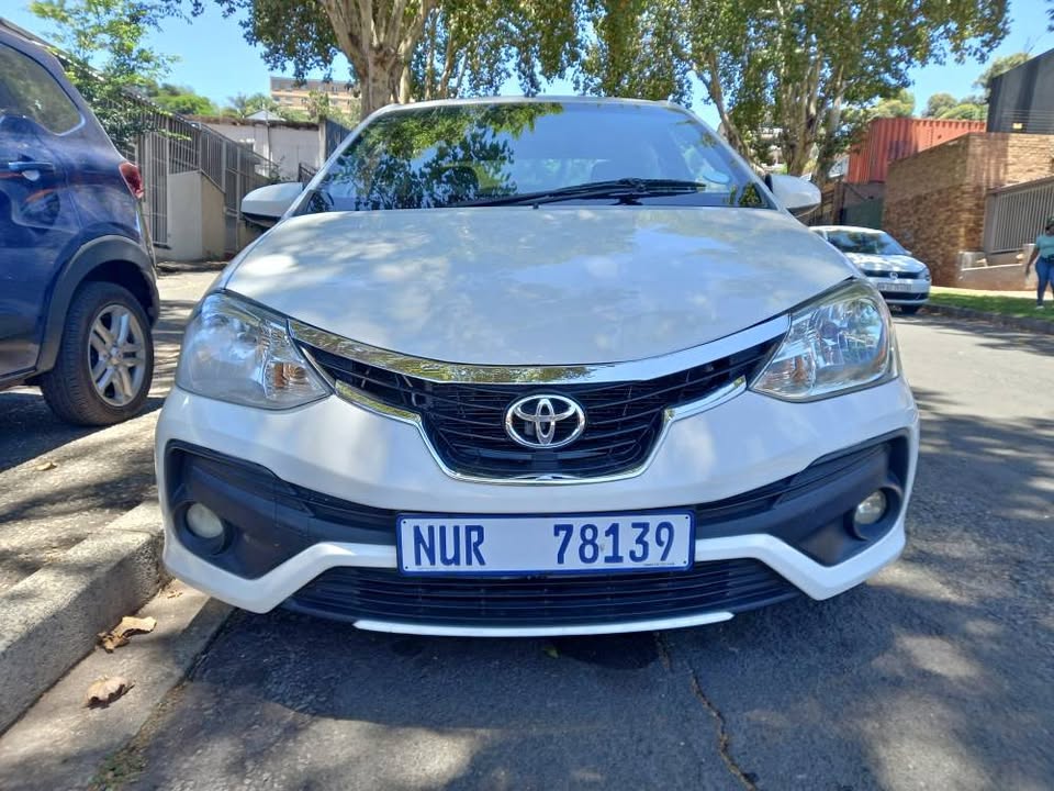 2015 TOYOTA ETIOS SEDAN 1.5 ENGINE PETROL, MANUAL TRANSMISSION, MILEAGE 84000KMS
