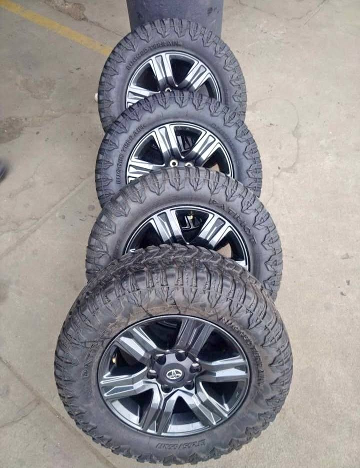 17 inch Toyota hilux G-D6 rims and tyres 265/70/17inch - Private Seller