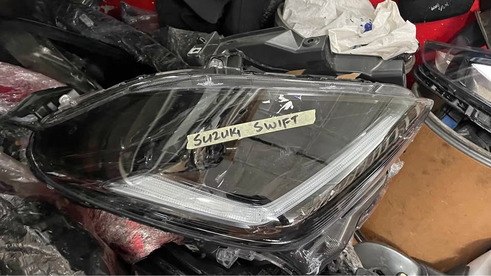 Suzuki Swift headlight - Private Seller Suzuki Swift headlight - Private Seller