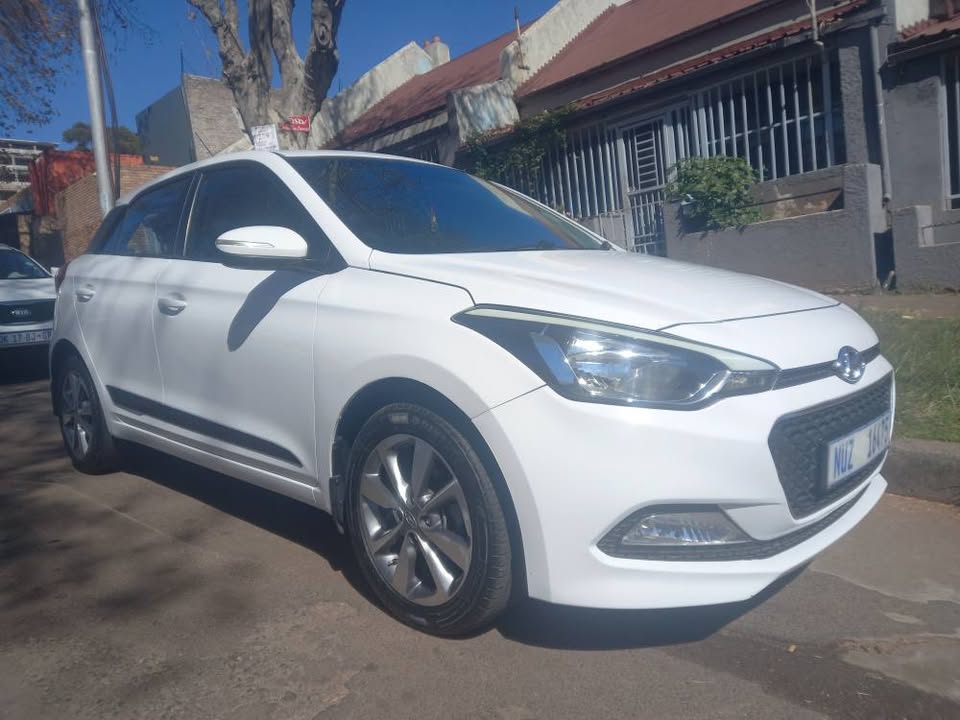 2017 Hyundai i20 Petrol, 1.4 Petrol, Manual, White 75000kms