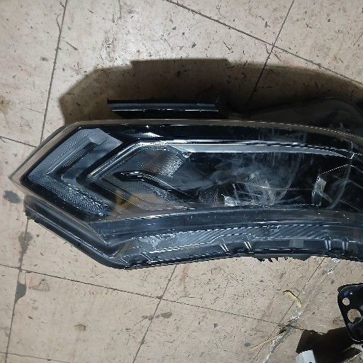 Nissan qashqai headlight - Private Seller Nissan qashqai headlight - Private Seller