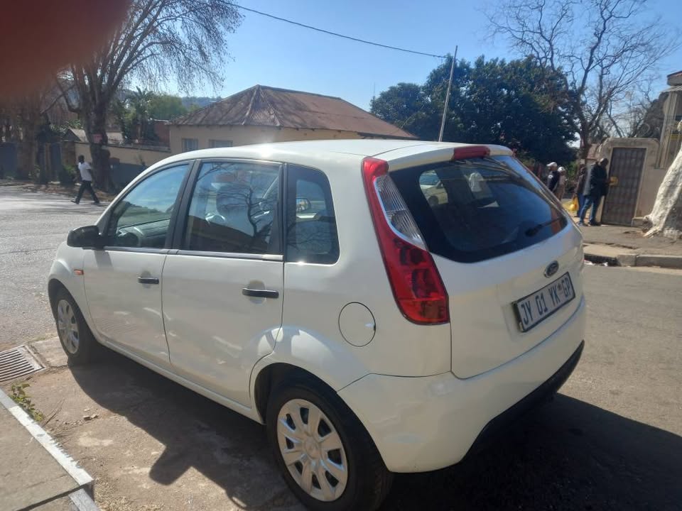 Ford figo 1.4 Petrol, Manual, White, 81000kms