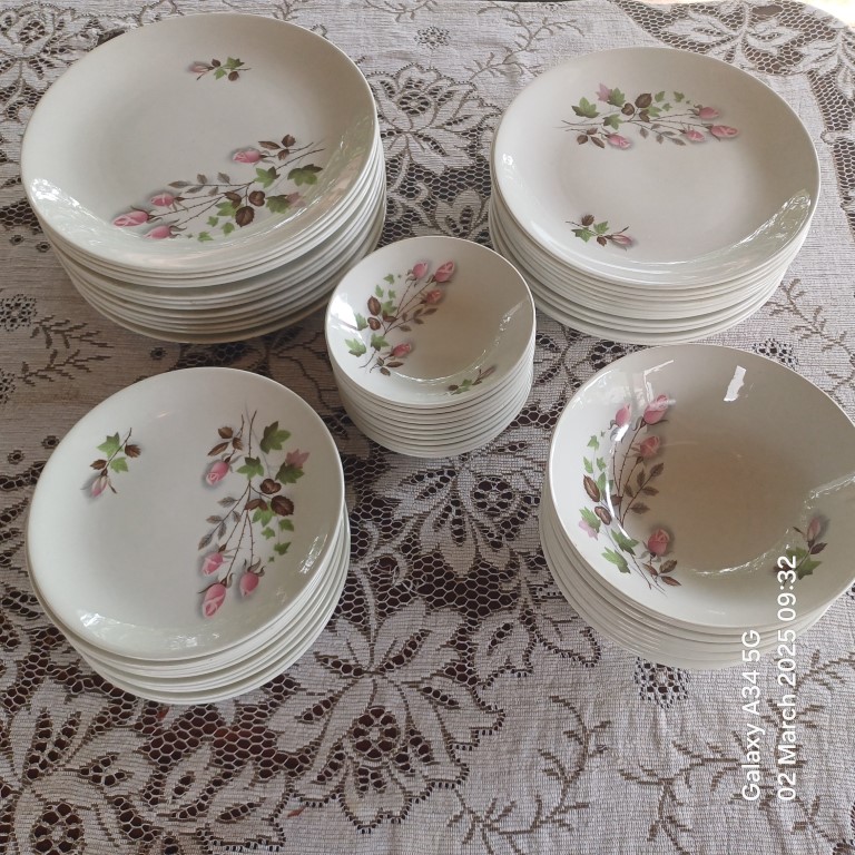 JOHNSON BROS DINING SET JOHNSON BROS DINING SET
