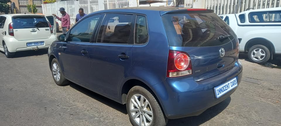 2016 POLO VIVO 1.4 MANUAL TRANSMISSION.. NAVY BLUE COLOUR.. PETROL.. WITH 87000KM