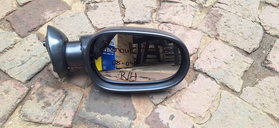 08 - 09 Renault Sandero side mirror available - Private Seller 08 - 09 Renault Sandero side mirror available - Private Seller