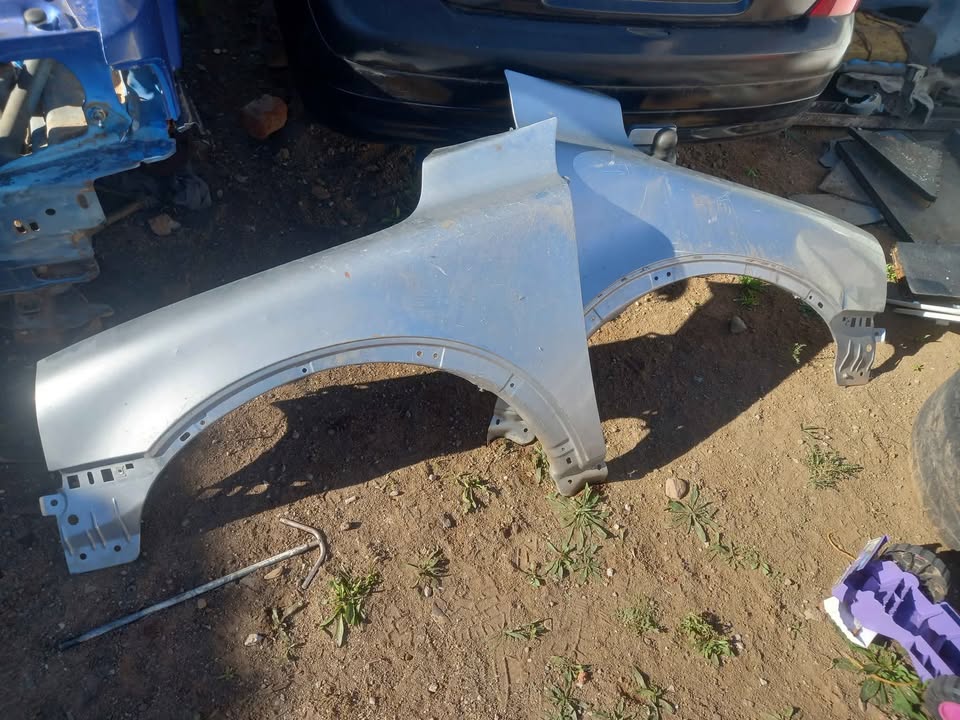 VOLVO XC90 D5 06-14 FRONT FENDERS