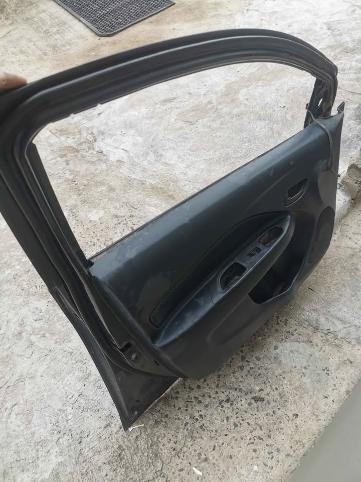 Toyota Yaris Sedan Complete Doors with Electric windows & glass - Private Seller
