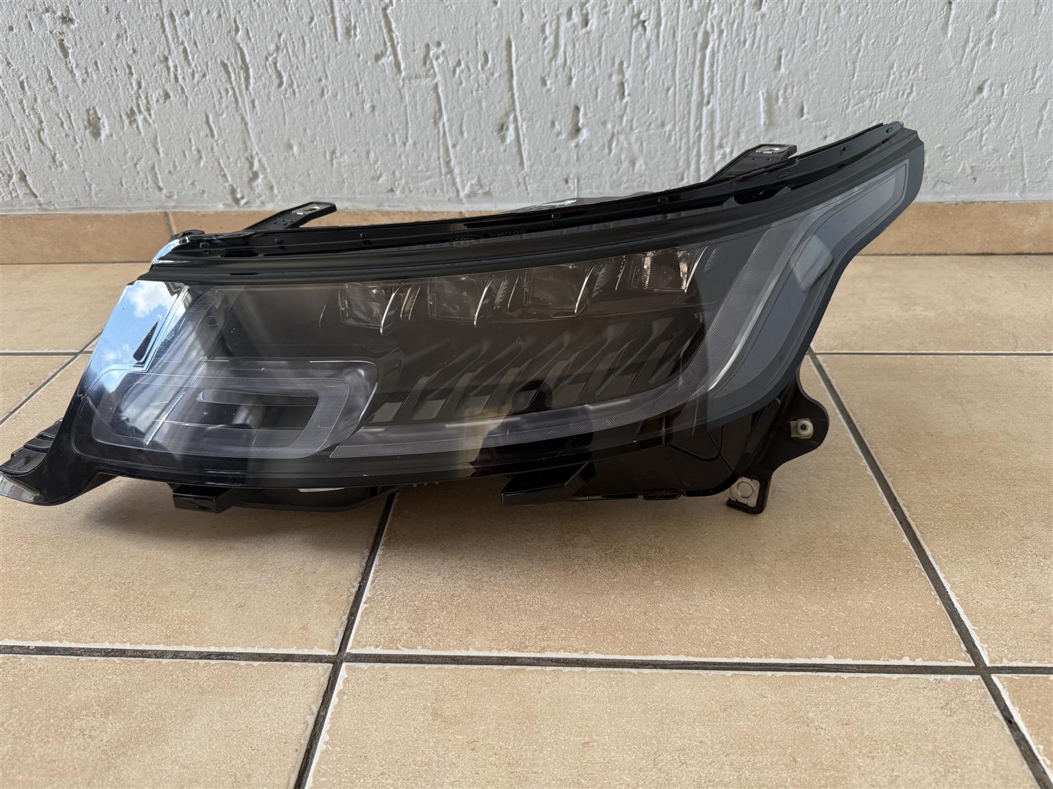 2017-2022 Range Rover Sport Headlight - Private Seller 2017-2022 Range Rover Sport Headlight - Private Seller