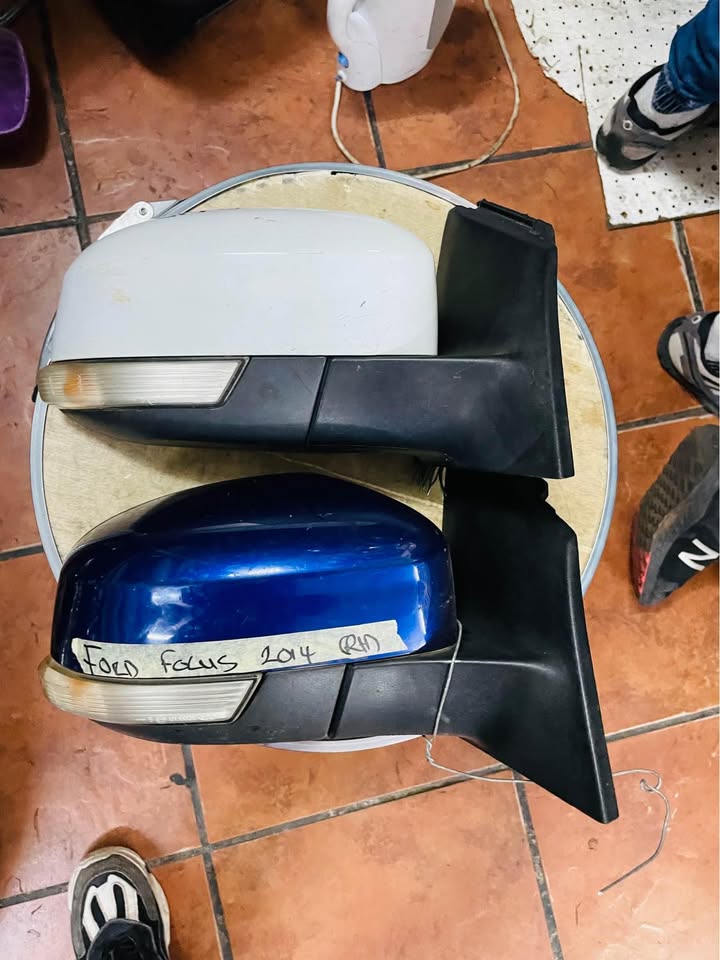 Ford Focus side mirrors - Private Seller Ford Focus side mirrors - Private Seller