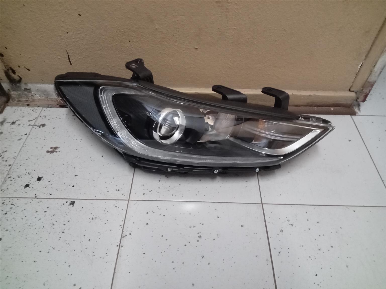 Hyundai Elantra headlight latest - Private Seller