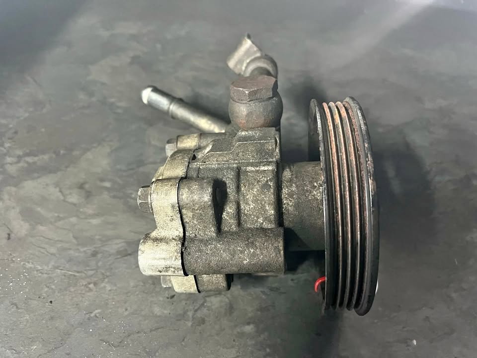 Nissan Navara 2.5 TDI YD25 Power Steering Pump - Private Seller Nissan Navara 2.5 TDI YD25 Power Steering Pump - Private Seller