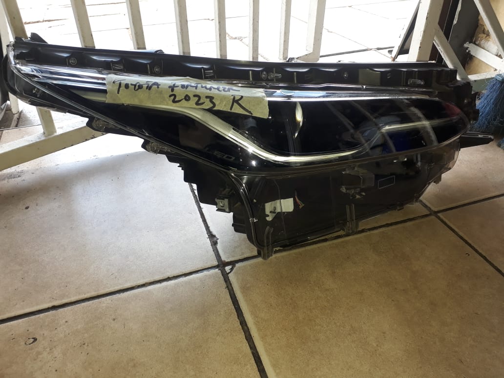 FORTUNER RIGHT HAND SIDE 2023 Light - Private Seller FORTUNER RIGHT HAND SIDE 2023 Light - Private Seller