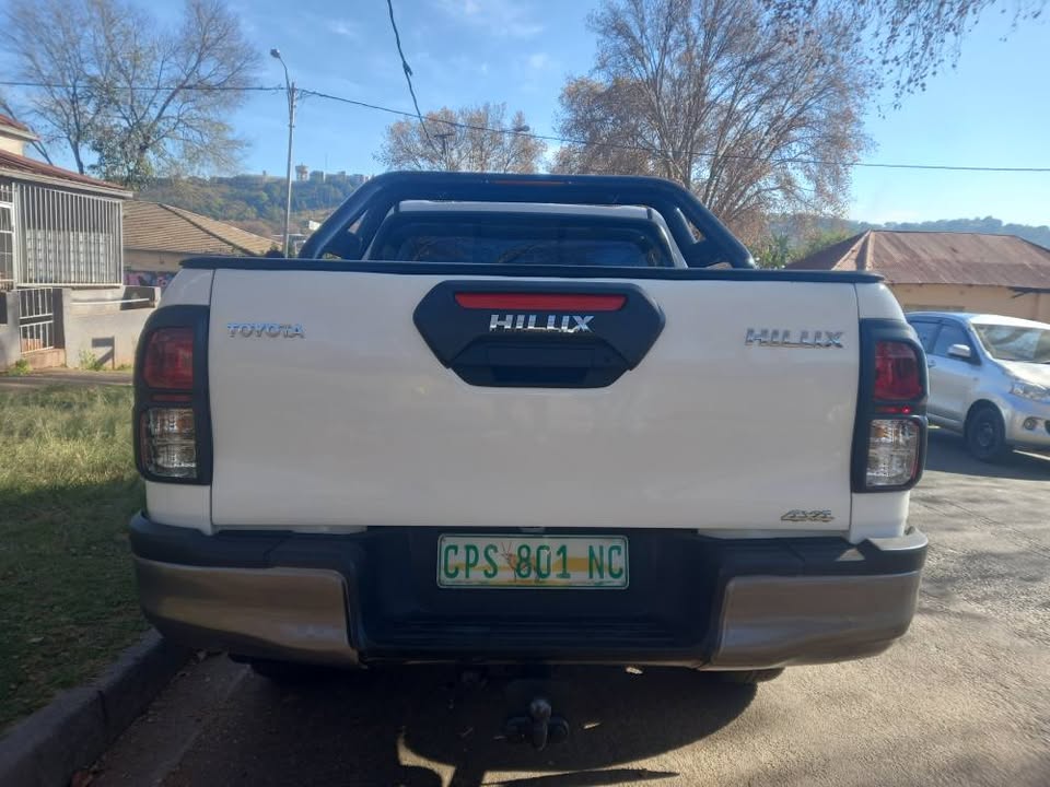 2017 Toyota hilux double cab 2.4gd6 Diesel, 4x4 Manual, WHITE,  120000kms