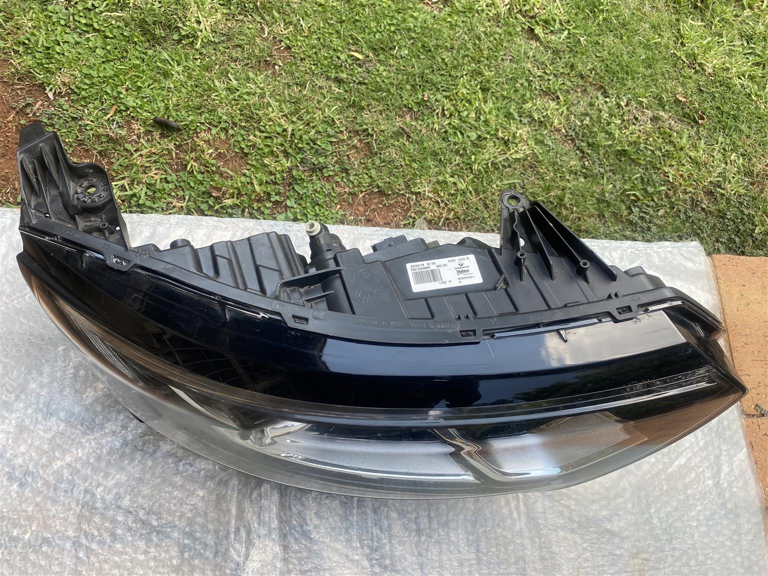 2024 RENAULT KOLEOS FULL LED HEADLIGHT RIGHT SIDE FOR SALE.IN PRISTINE CONDITION - Private Seller